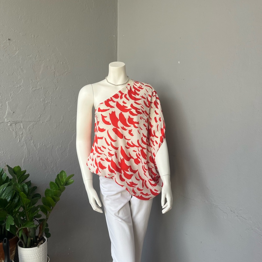 Sophisticated one shoulder shirt